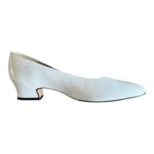 NWOB Siamanto Elegant White Leather Vintage Low-Heel Shoes Women's Size 8
